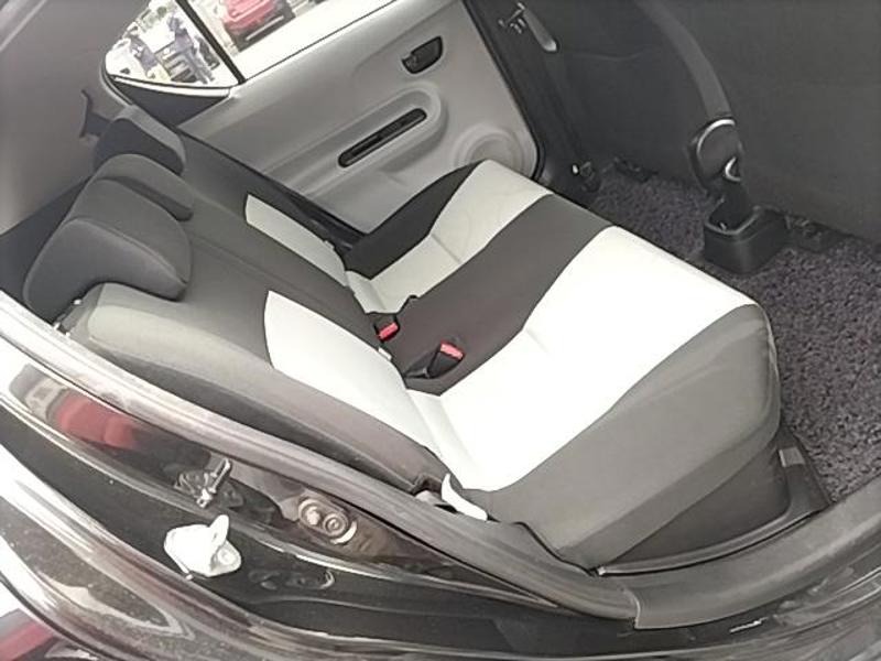 2012 Toyota Aqua thumbnail