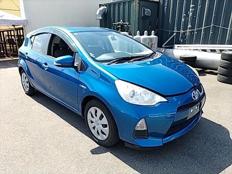 2012 Toyota Aqua thumbnail