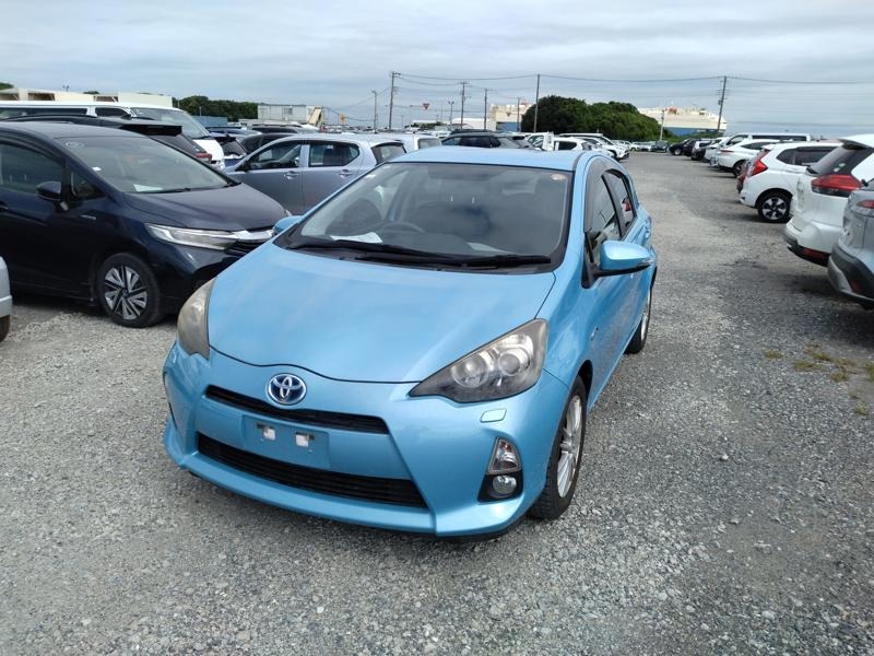 2013 Toyota Aqua thumbnail