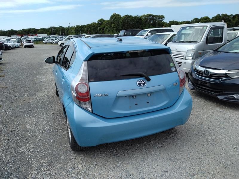 2013 Toyota Aqua thumbnail
