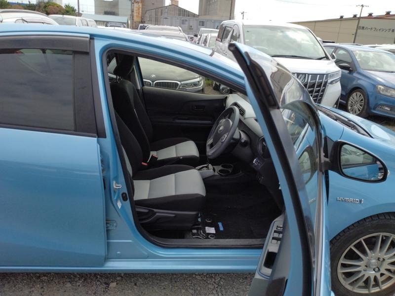 2013 Toyota Aqua thumbnail