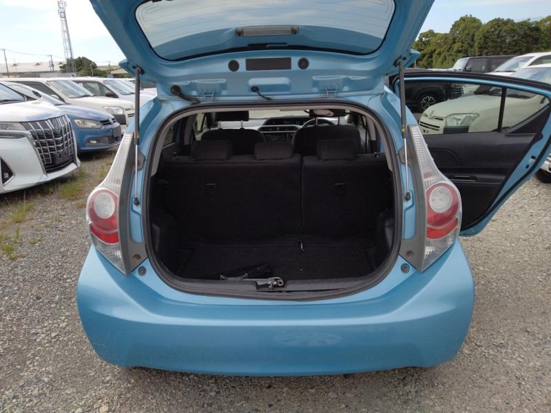2013 Toyota Aqua thumbnail