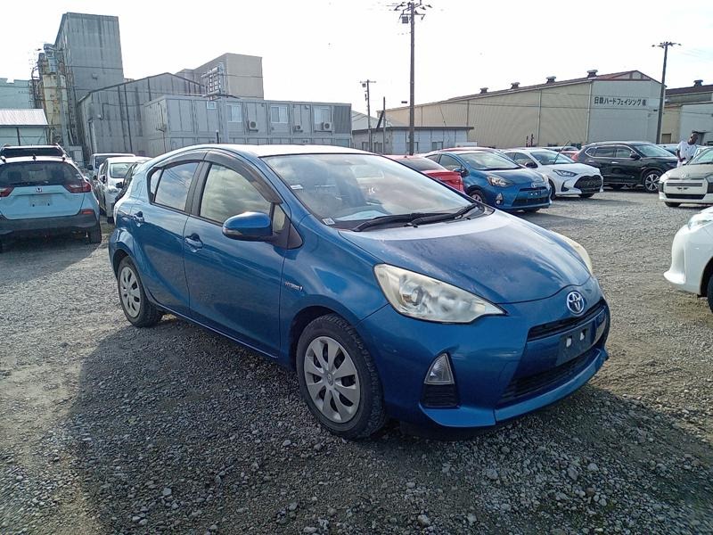 2013 Toyota Aqua thumbnail