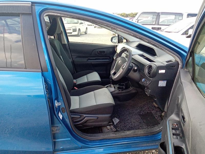 2013 Toyota Aqua thumbnail