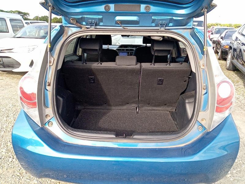 2013 Toyota Aqua thumbnail