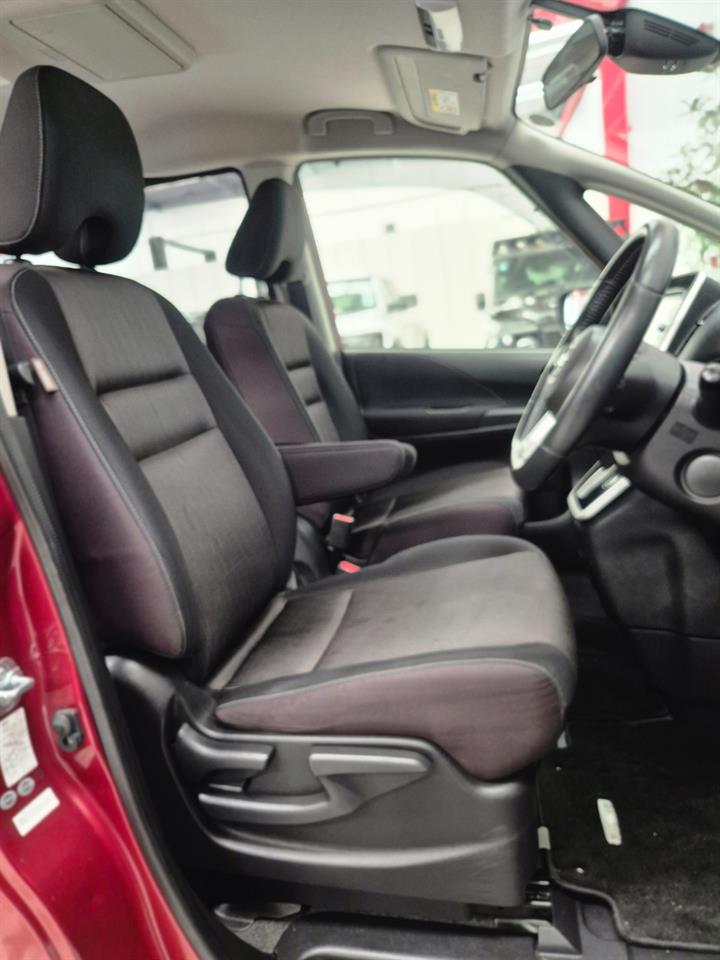 2017 Nissan Serena thumbnail