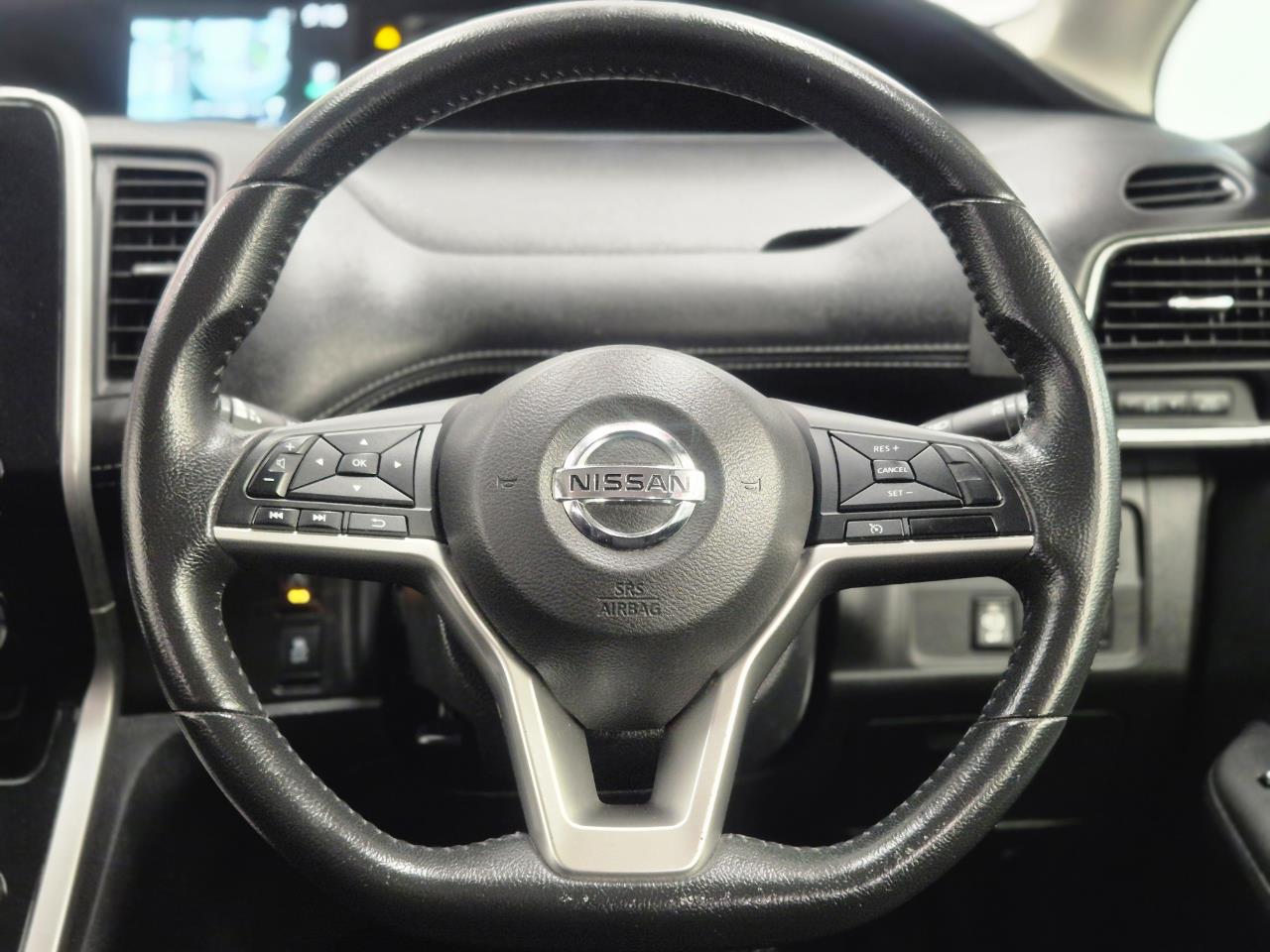 2017 Nissan Serena thumbnail