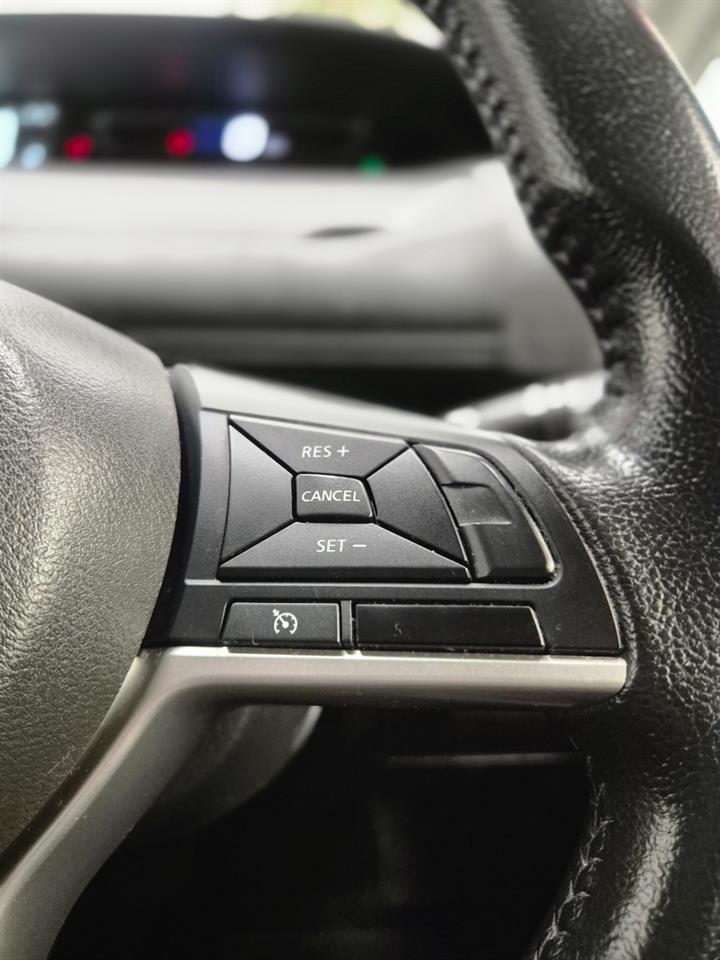 2017 Nissan Serena thumbnail