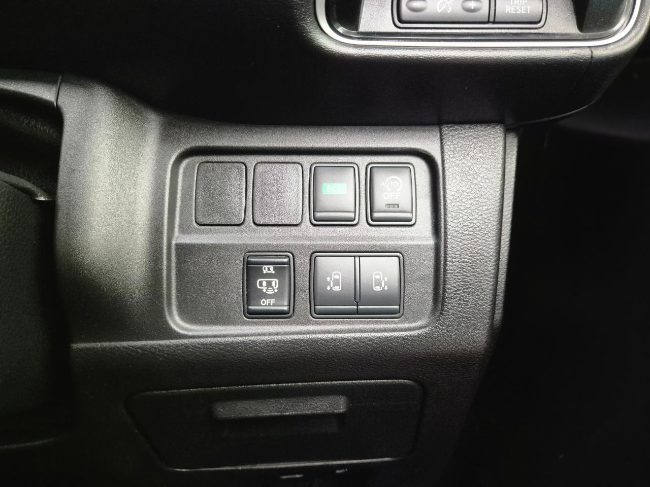 2017 Nissan Serena thumbnail