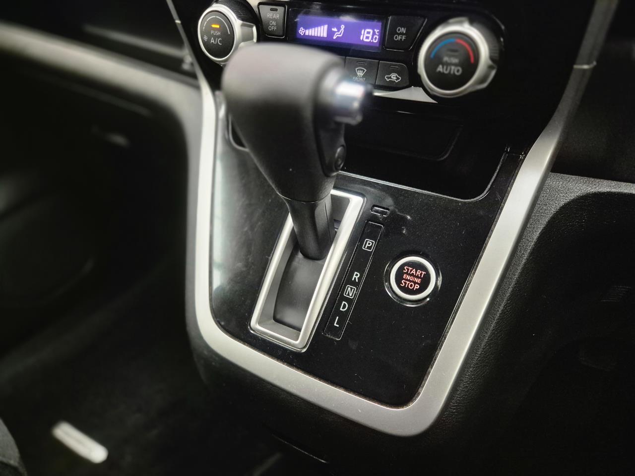 2017 Nissan Serena thumbnail