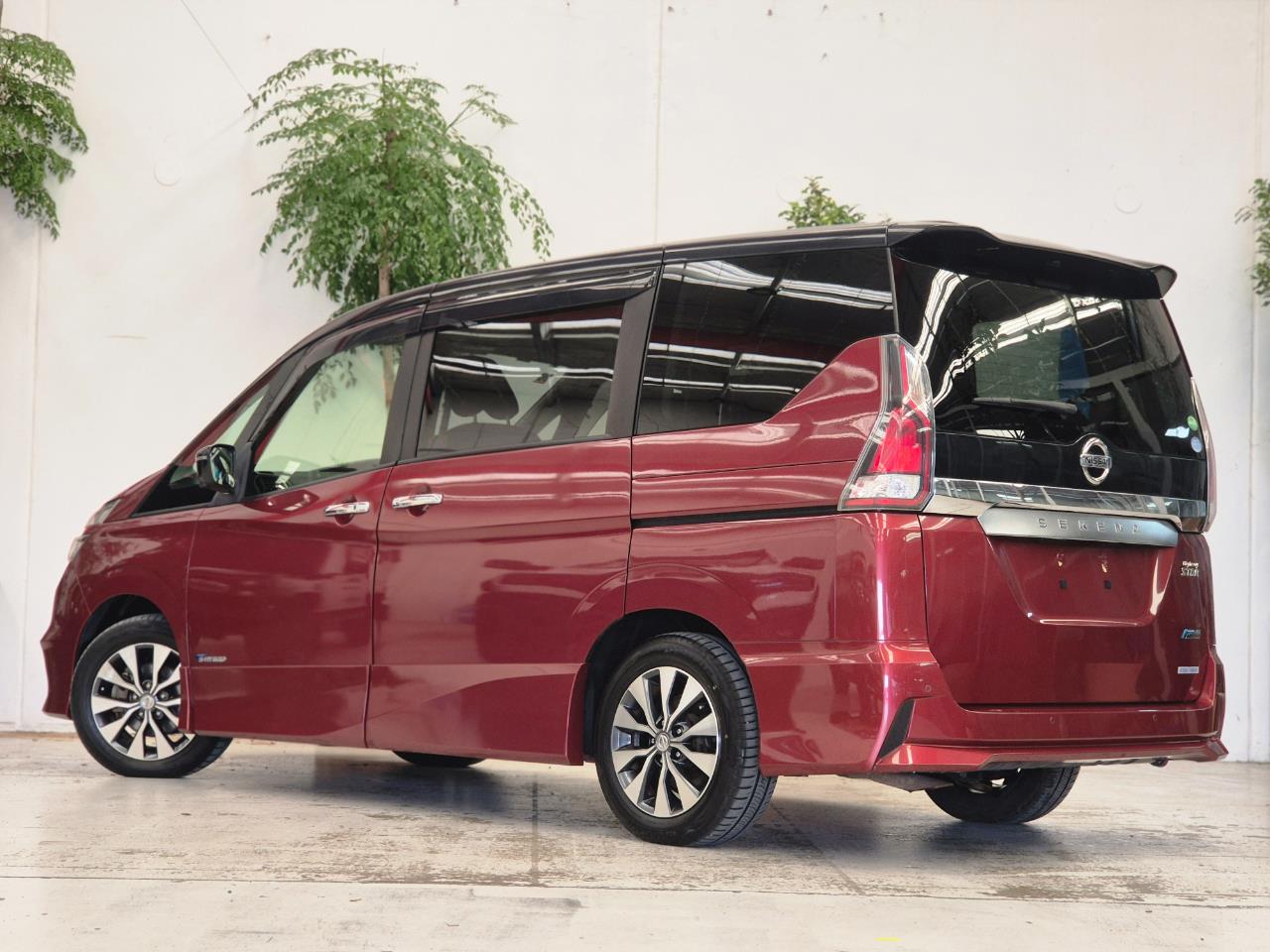 2017 Nissan Serena thumbnail