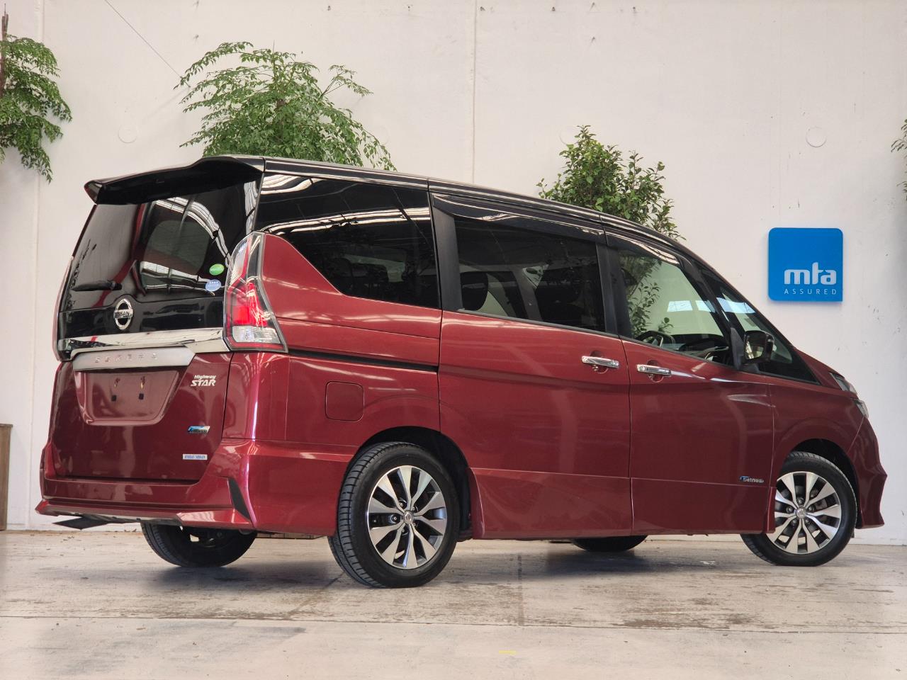 2017 Nissan Serena thumbnail