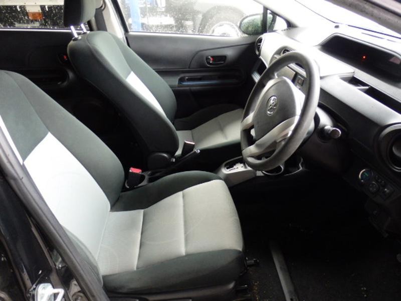2014 Toyota Aqua thumbnail