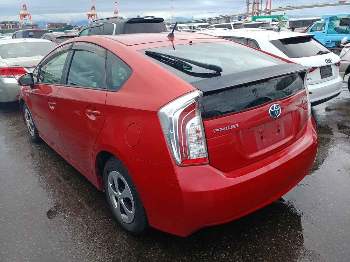 2012 Toyota Prius thumbnail