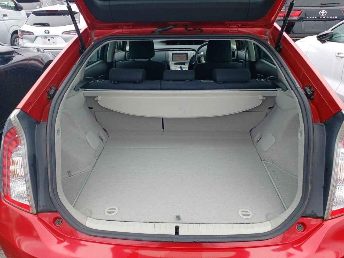 2012 Toyota Prius thumbnail
