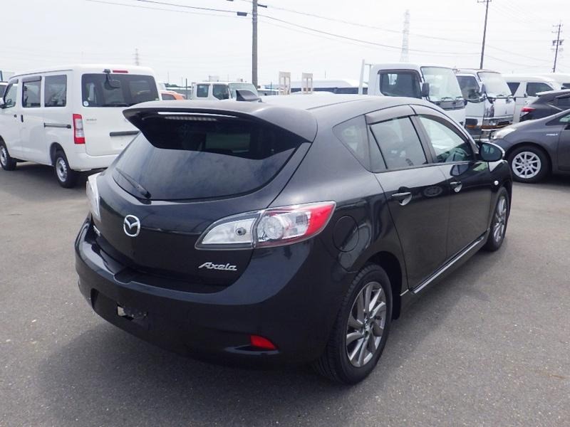 2013 Mazda Axela thumbnail