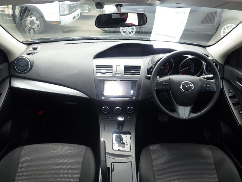 2013 Mazda Axela thumbnail