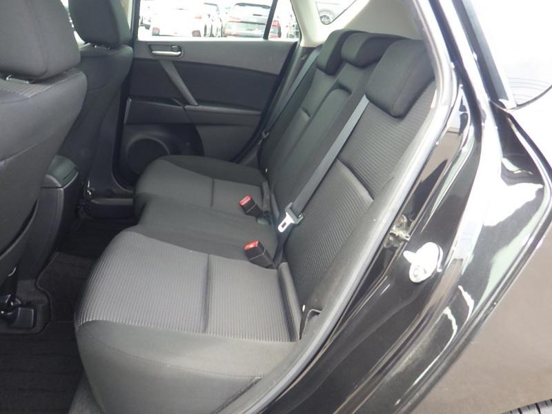 2013 Mazda Axela thumbnail