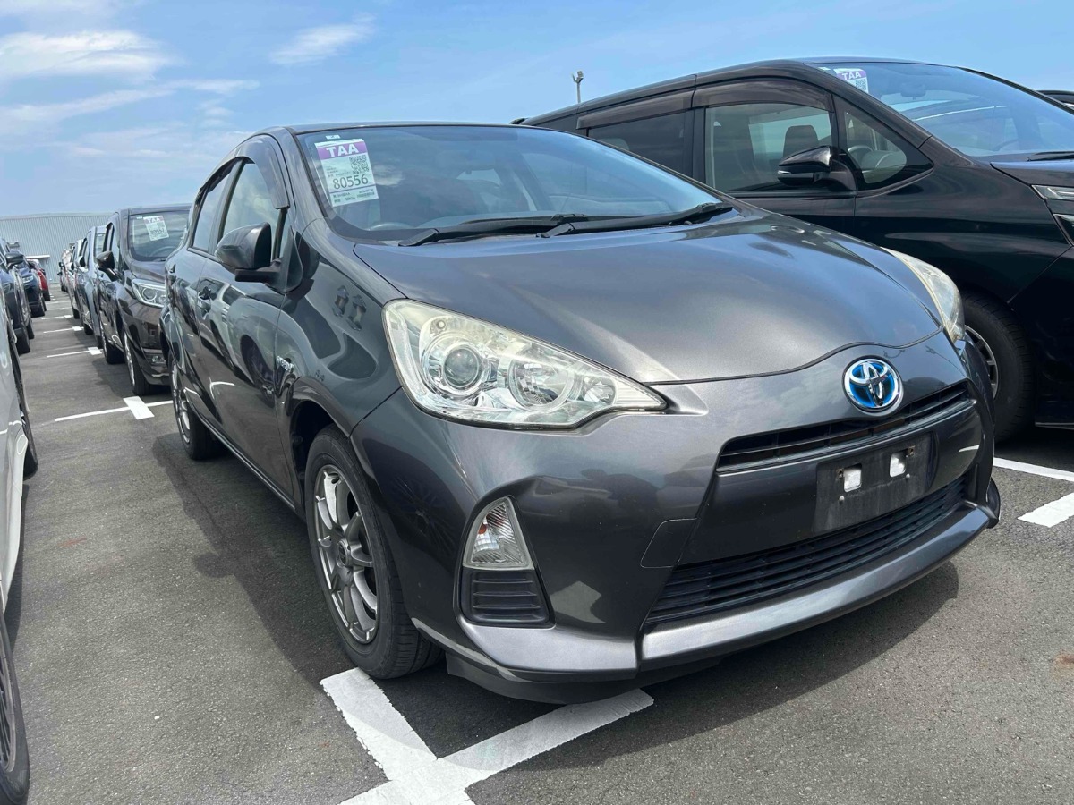 2014 Toyota Aqua thumbnail