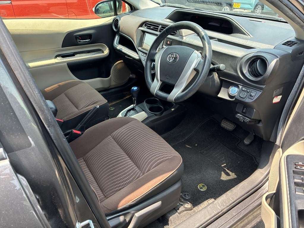 2014 Toyota Aqua thumbnail