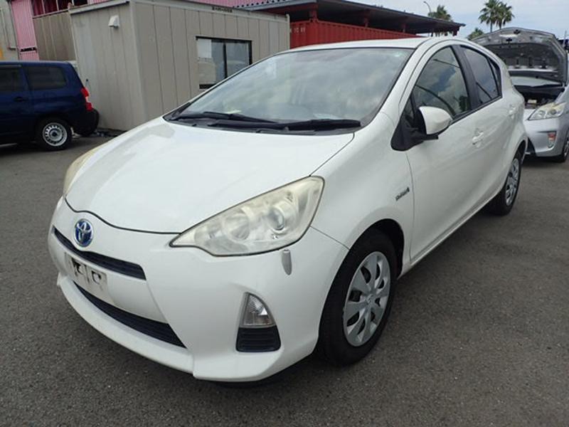 2013 Toyota Aqua thumbnail