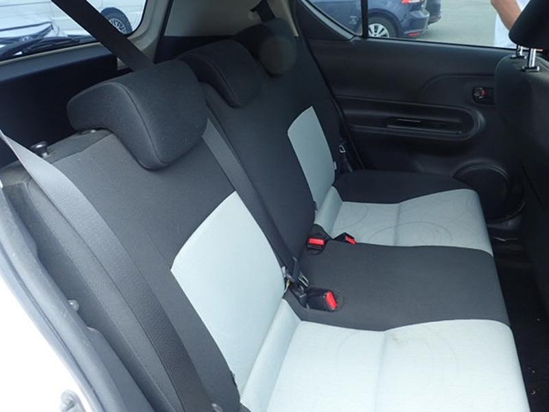 2013 Toyota Aqua thumbnail