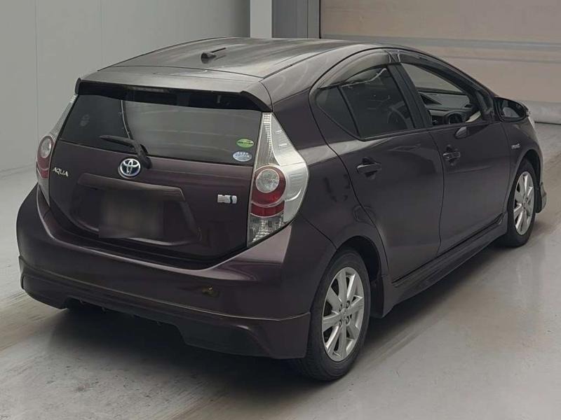 2014 Toyota Aqua thumbnail