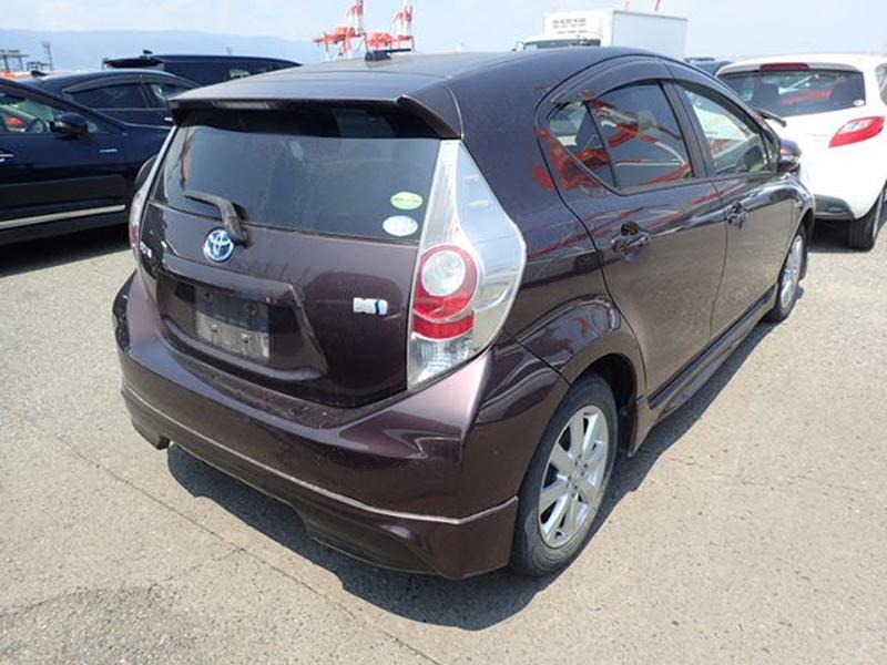 2014 Toyota Aqua thumbnail