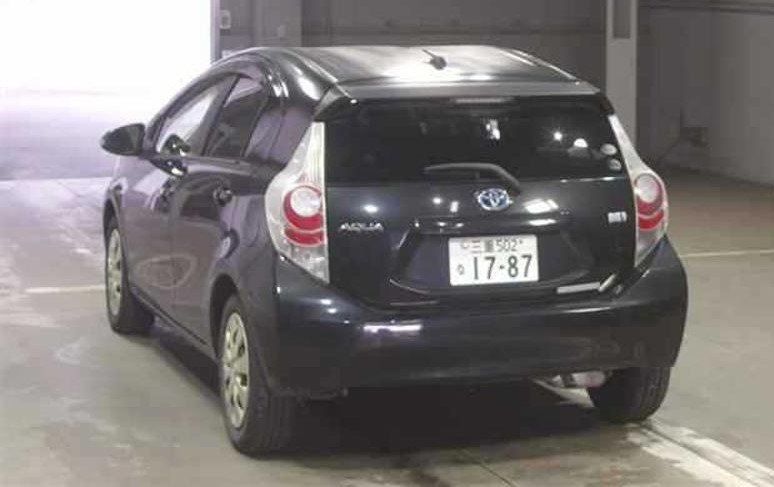 2012 Toyota Aqua thumbnail