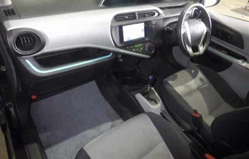 2012 Toyota Aqua thumbnail