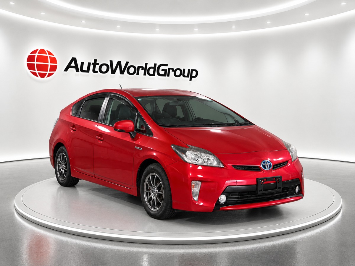 2013 Toyota Prius thumbnail