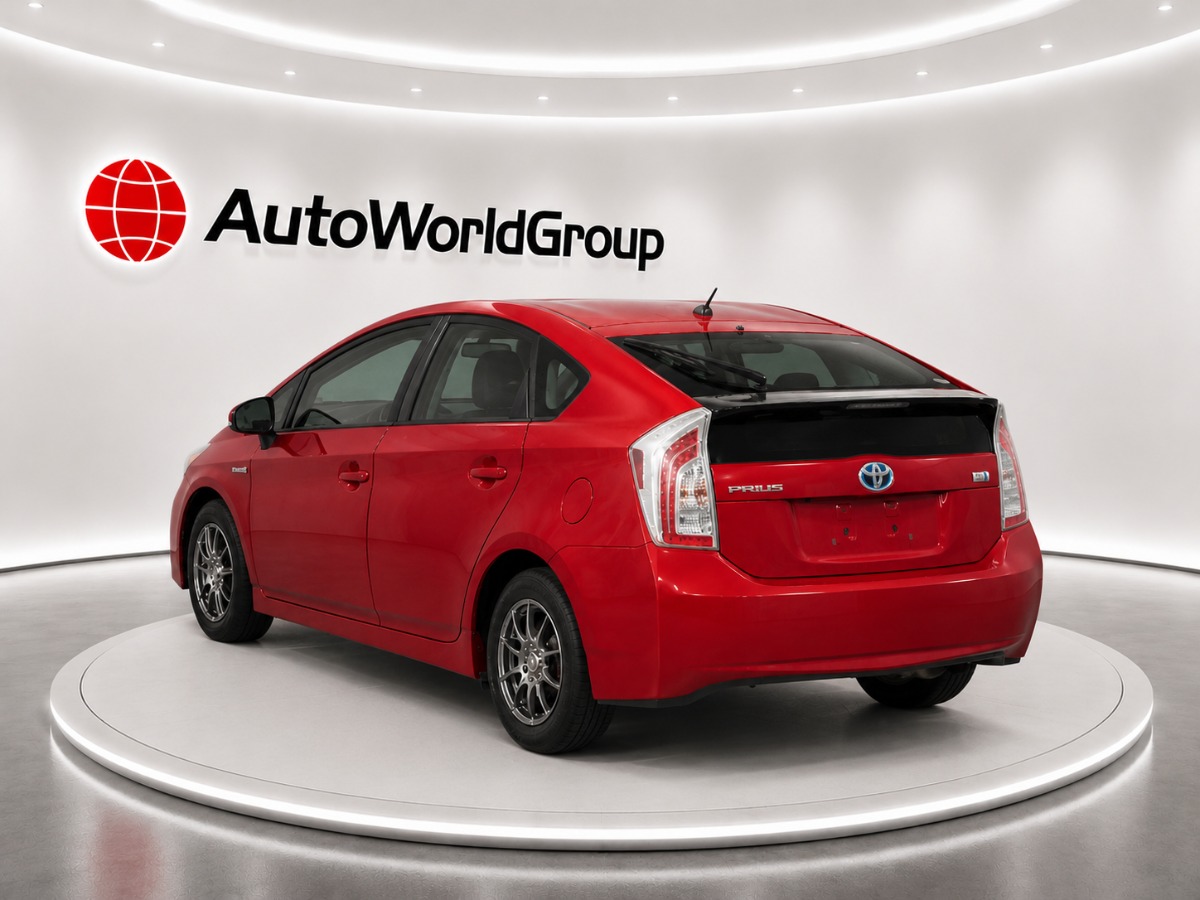 2013 Toyota Prius thumbnail
