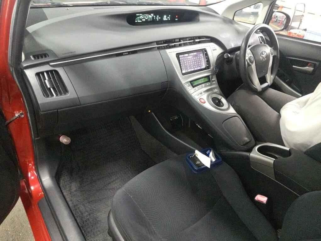 2013 Toyota Prius thumbnail