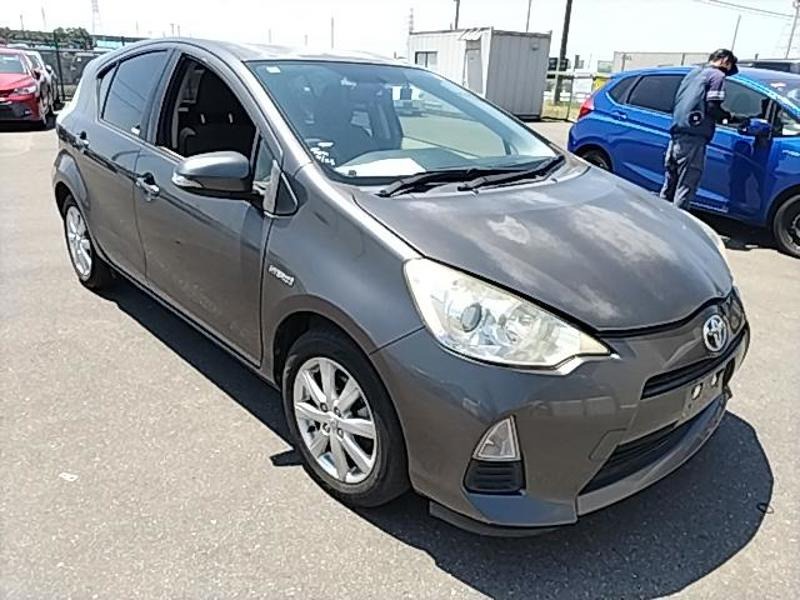 2014 Toyota Aqua thumbnail