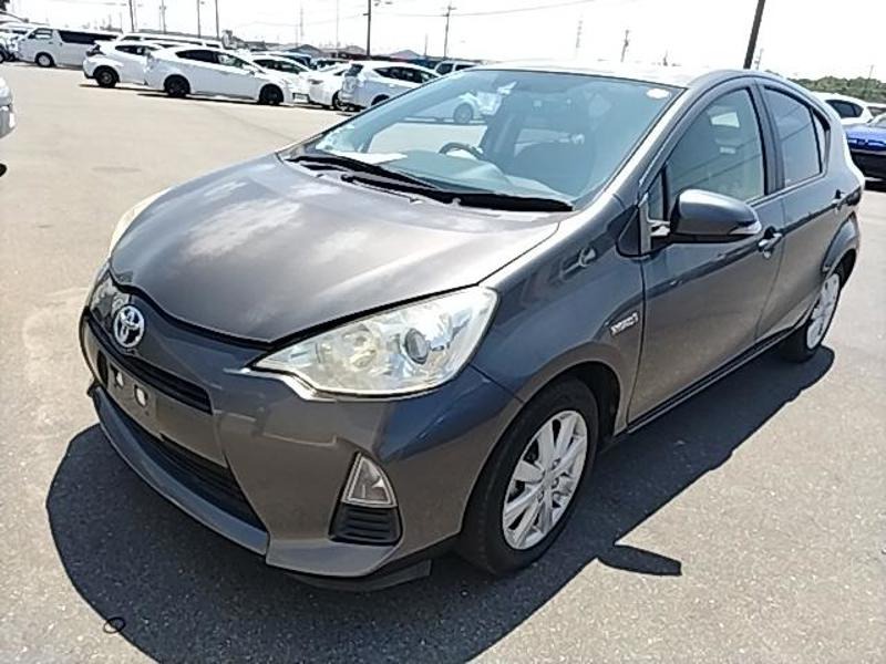 2014 Toyota Aqua thumbnail