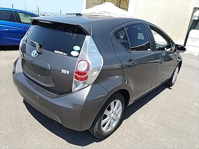 2014 Toyota Aqua thumbnail