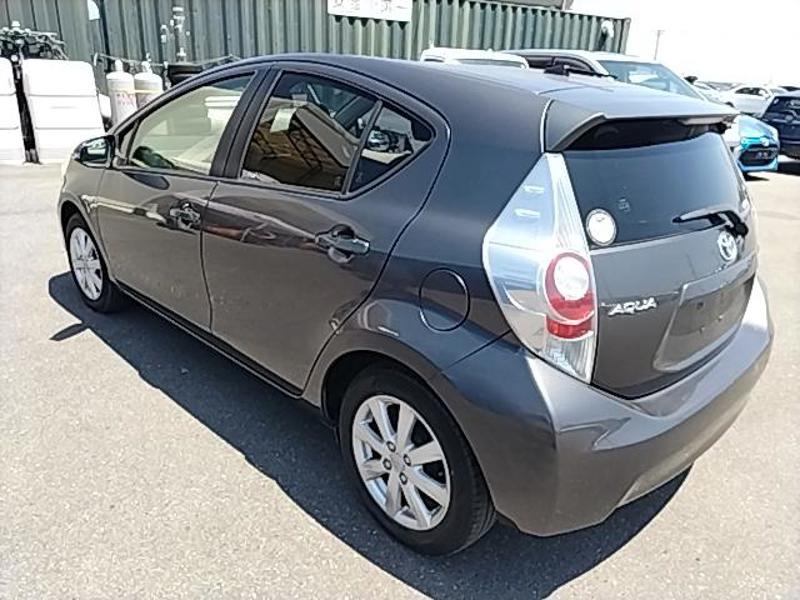 2014 Toyota Aqua thumbnail