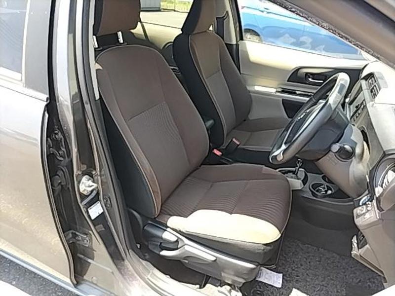 2014 Toyota Aqua thumbnail