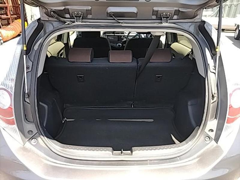 2014 Toyota Aqua thumbnail