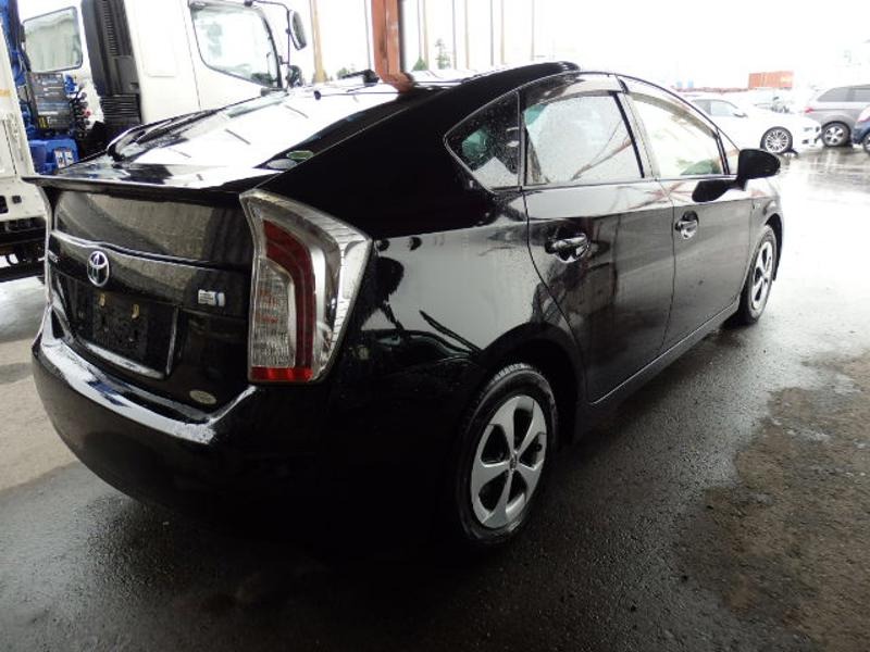 2012 Toyota Prius thumbnail