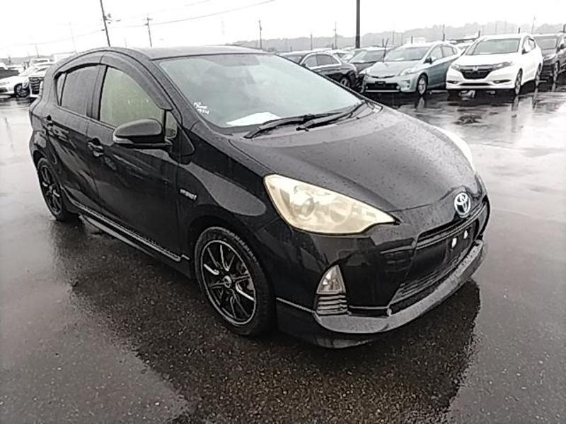 2012 Toyota Aqua thumbnail