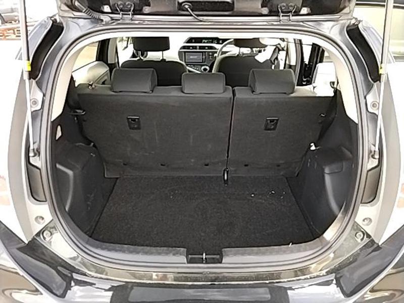 2012 Toyota Aqua thumbnail