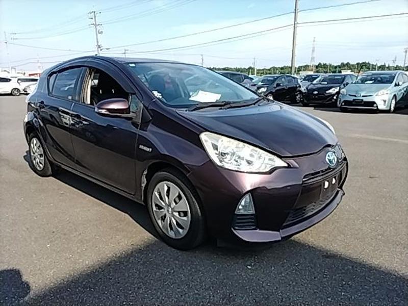 2013 Toyota Aqua thumbnail