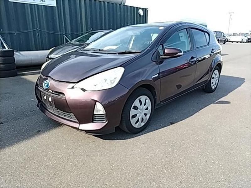 2013 Toyota Aqua thumbnail