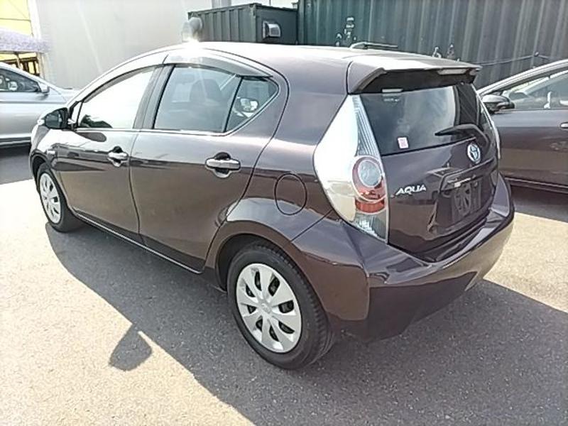 2013 Toyota Aqua thumbnail