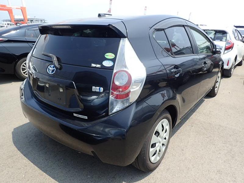 2014 Toyota Aqua thumbnail