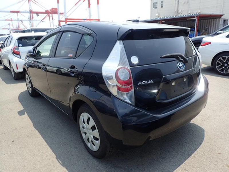 2014 Toyota Aqua thumbnail