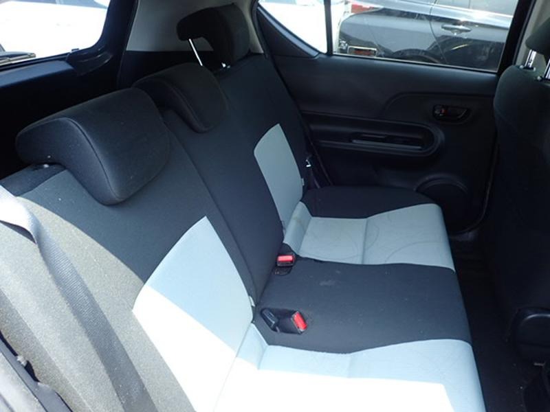 2014 Toyota Aqua thumbnail