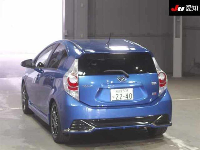 2013 Toyota Aqua thumbnail