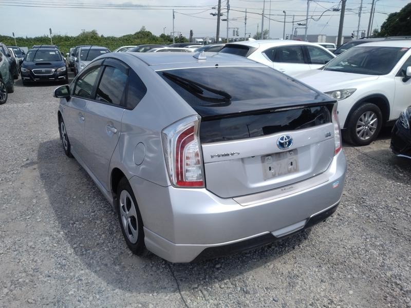 2012 Toyota Prius thumbnail
